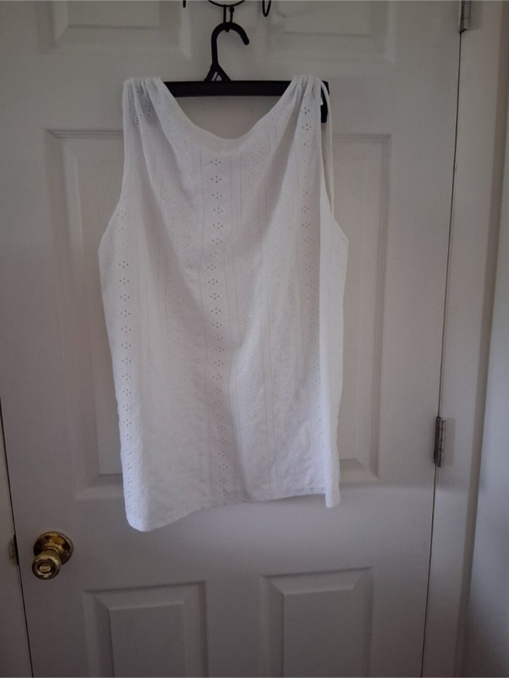 Sleeveless White Eyelet Button-Front Tank Top - Picture 2 of 5